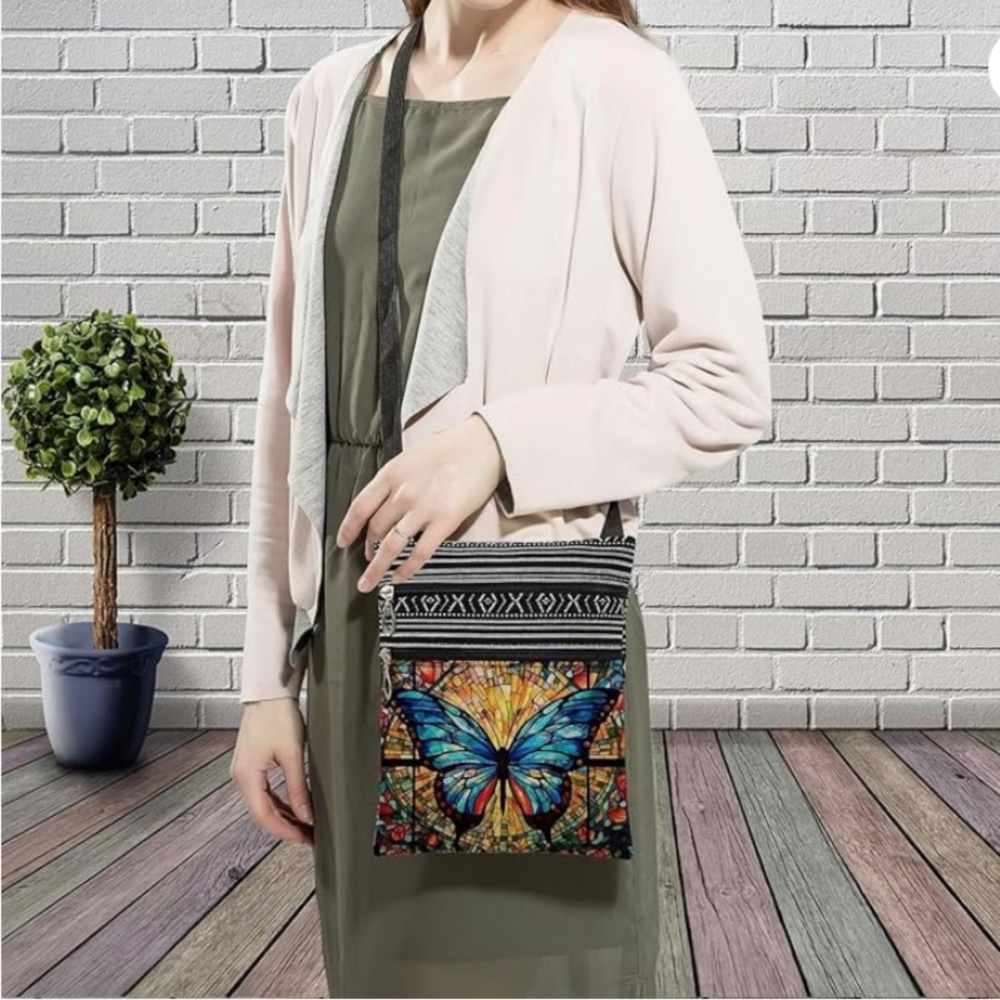NWT Beautiful Gothic Messenger Bag - Picture 3 of 3